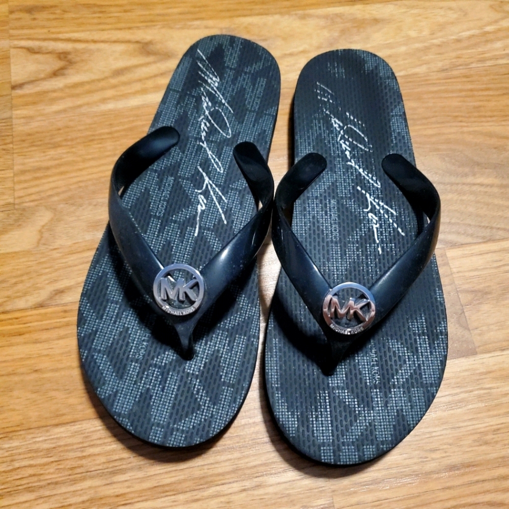 MICHAEL KORS SIZE 8 FLIP FLOP